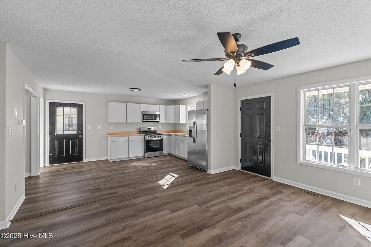 1216 Walt Bellamy Dr - Photo 5 of 19