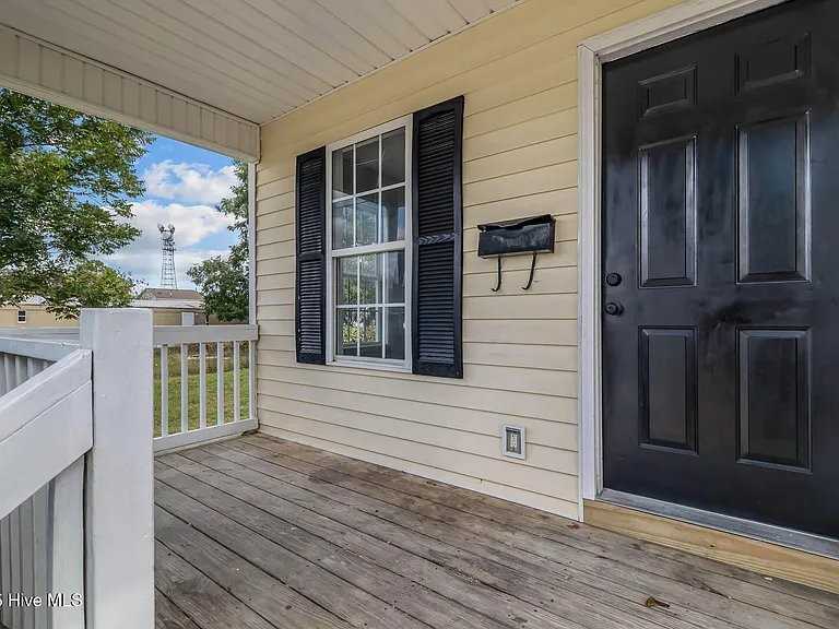 212 Lawson St - Photo 2 of 20