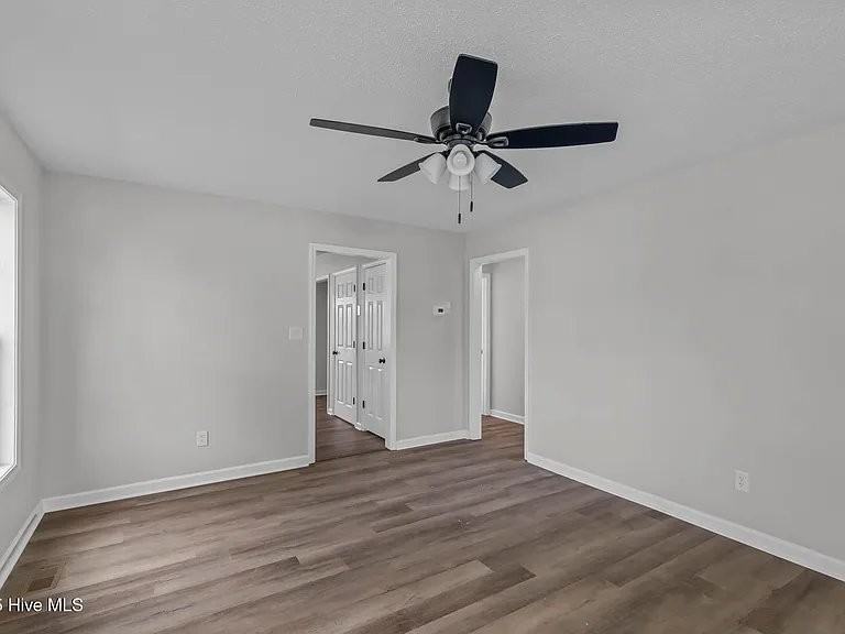 212 Lawson St - Photo 4 of 20