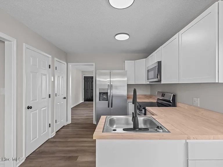 212 Lawson St - Photo 6 of 20
