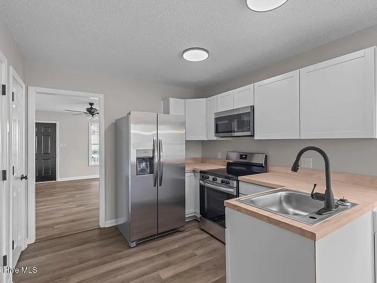 212 Lawson St - Photo 7 of 20