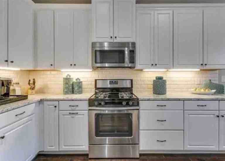 580 Hampshire Dr - Photo 6 of 17