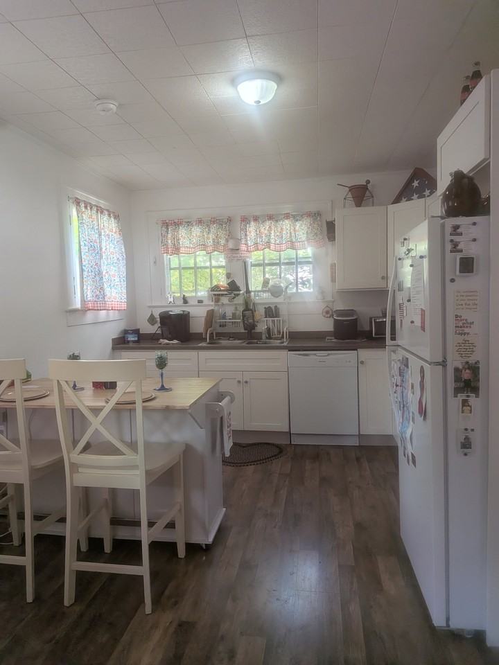 1004 College Ave - Photo 5 of 15