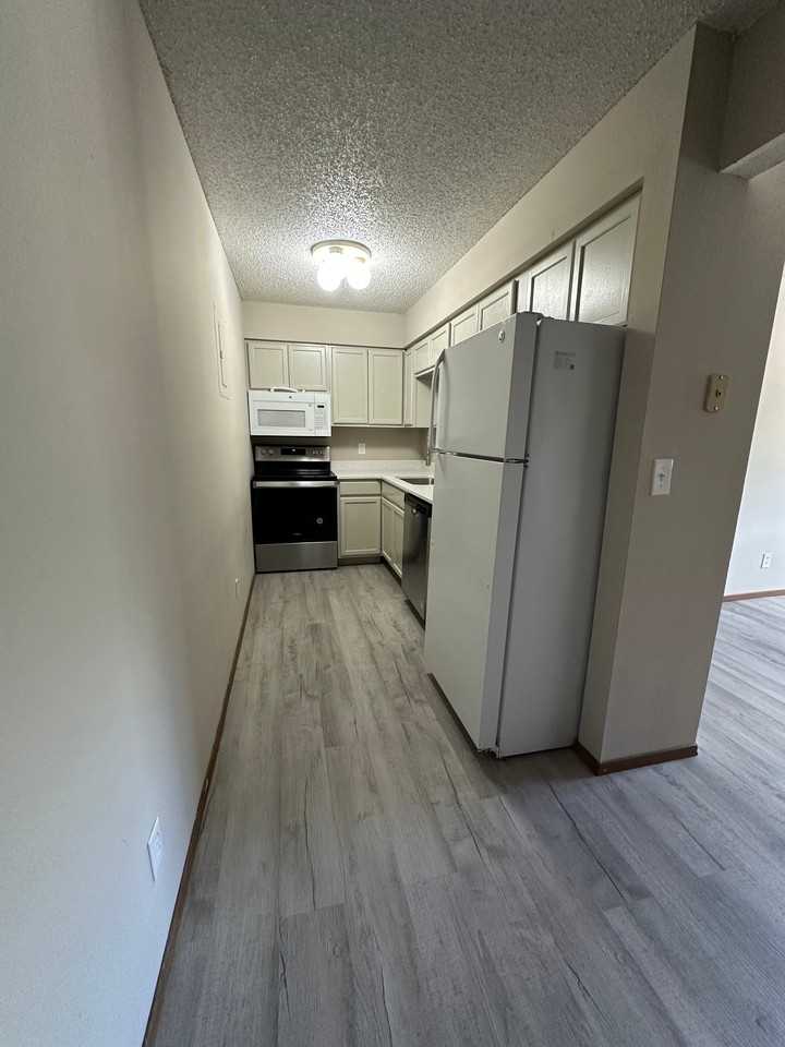 321 Finkbine Ln #6 - Photo 3 of 12