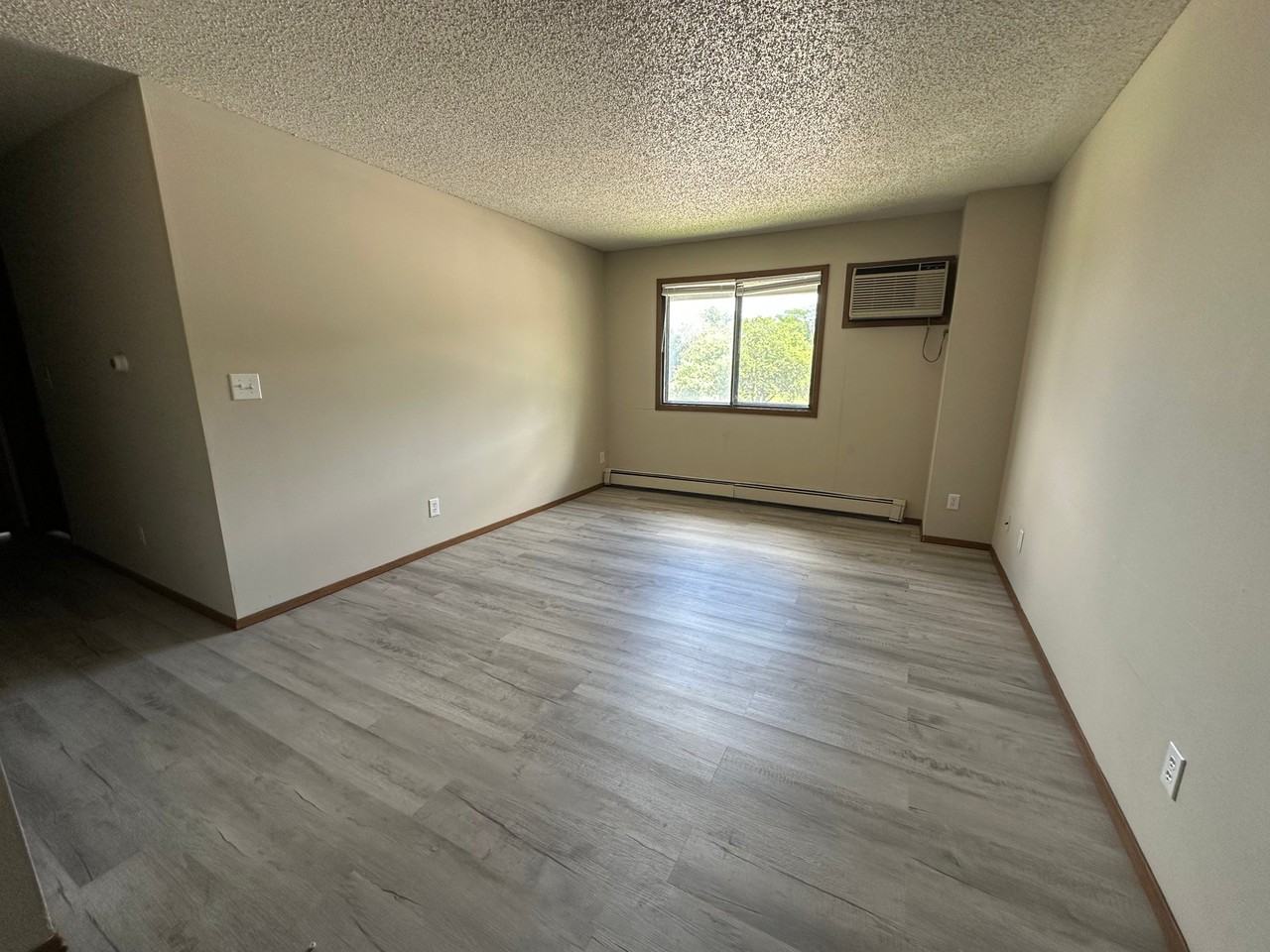 321 Finkbine Ln #6 - Photo 4 of 12