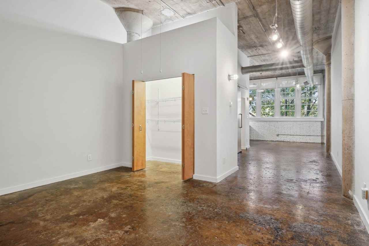 3221 Commerce St #411 - Photo 3 of 15