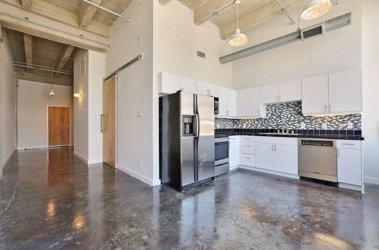 3221 Commerce St #411 - Photo 4 of 15