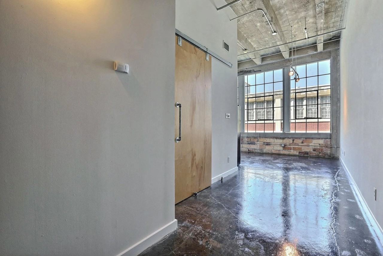 3221 Commerce St #411 - Photo 5 of 15