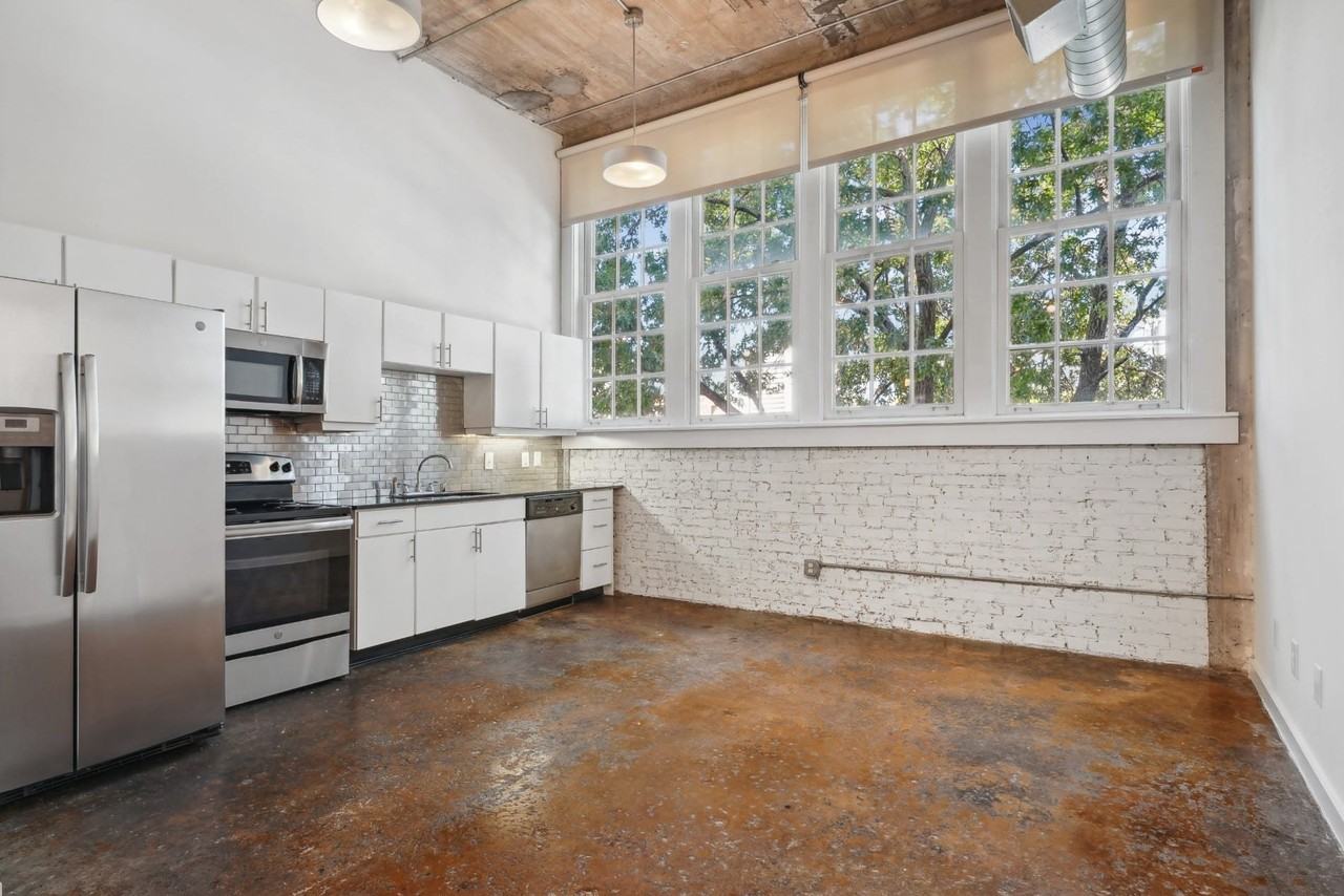 3221 Commerce St #411 - Photo 6 of 15
