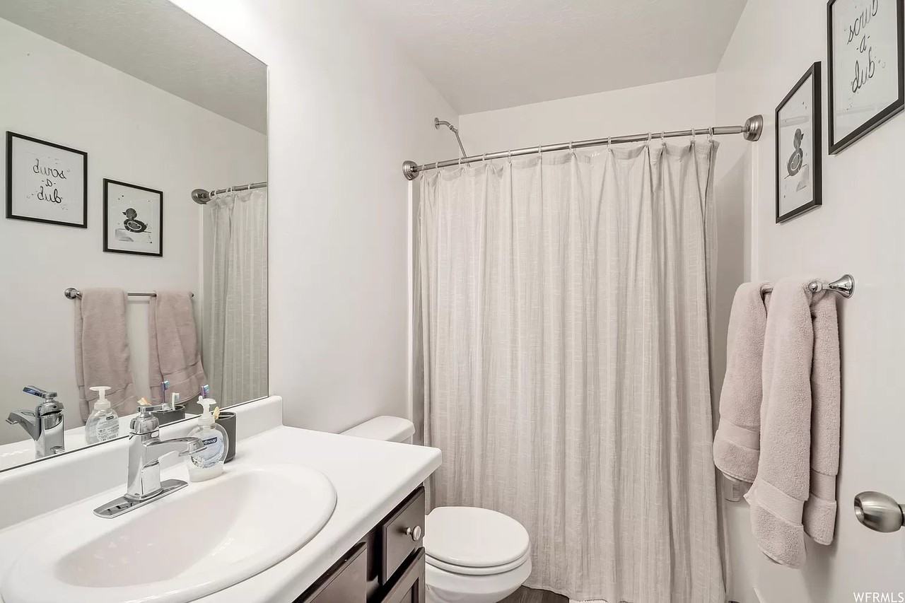 1761 Nw - Photo 3 of 3