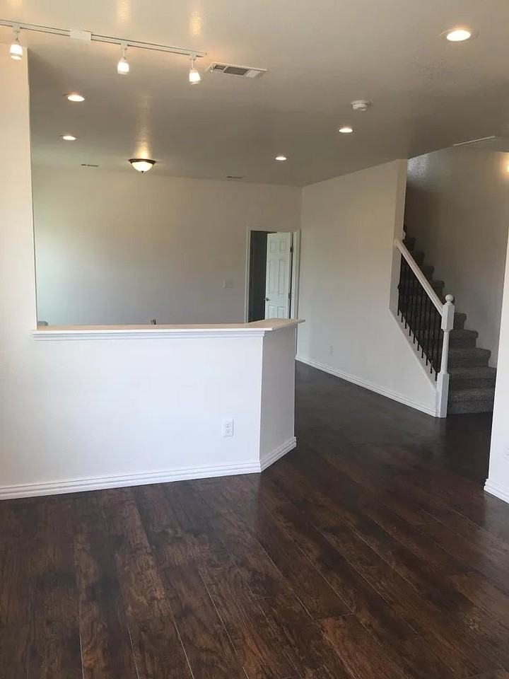 13718 Biggs St - Photo 2 of 6