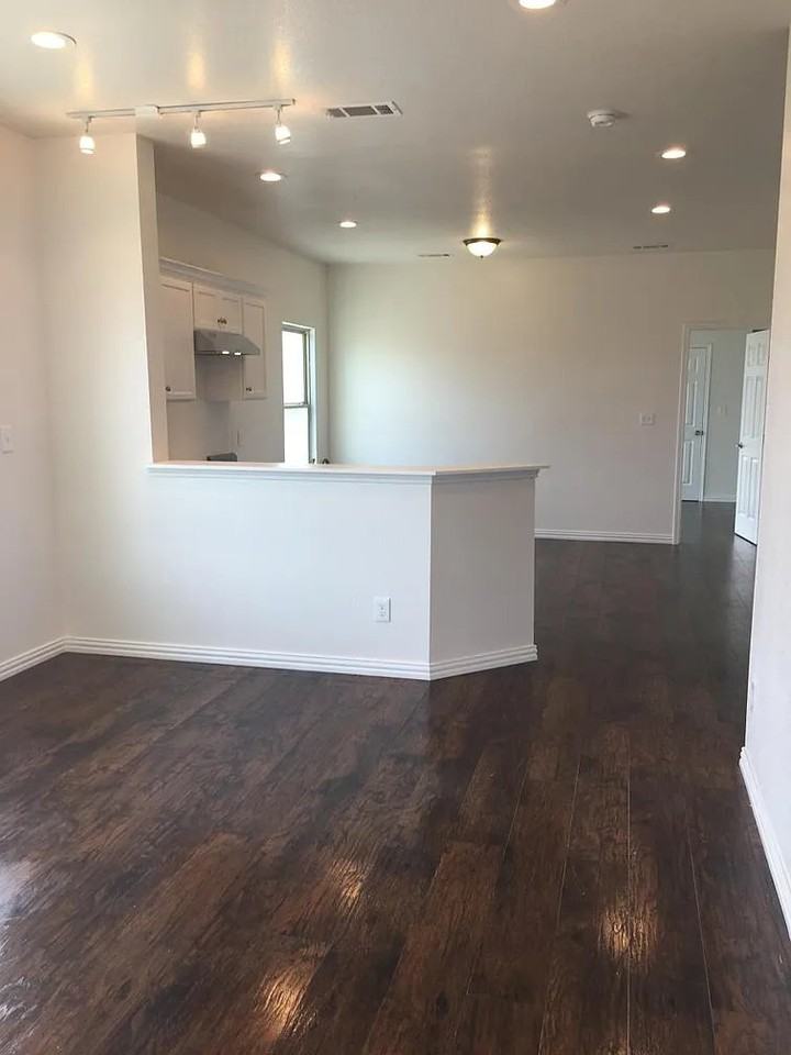 13718 Biggs St - Photo 3 of 6