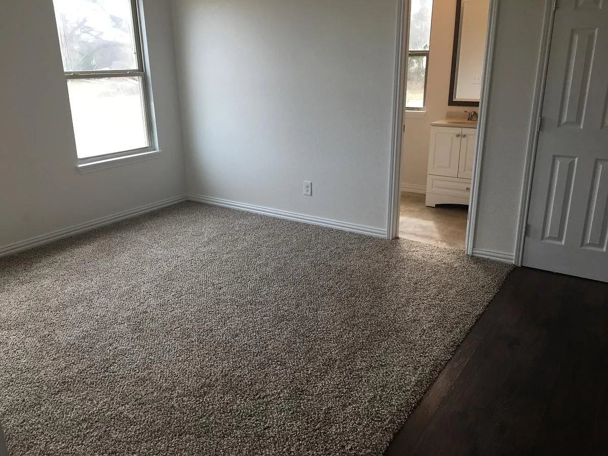 13718 Biggs St - Photo 4 of 6