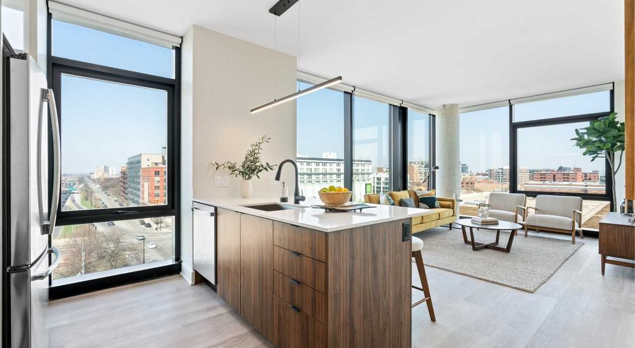 1137 W Van Buren St #7 - Photo 3 of 9