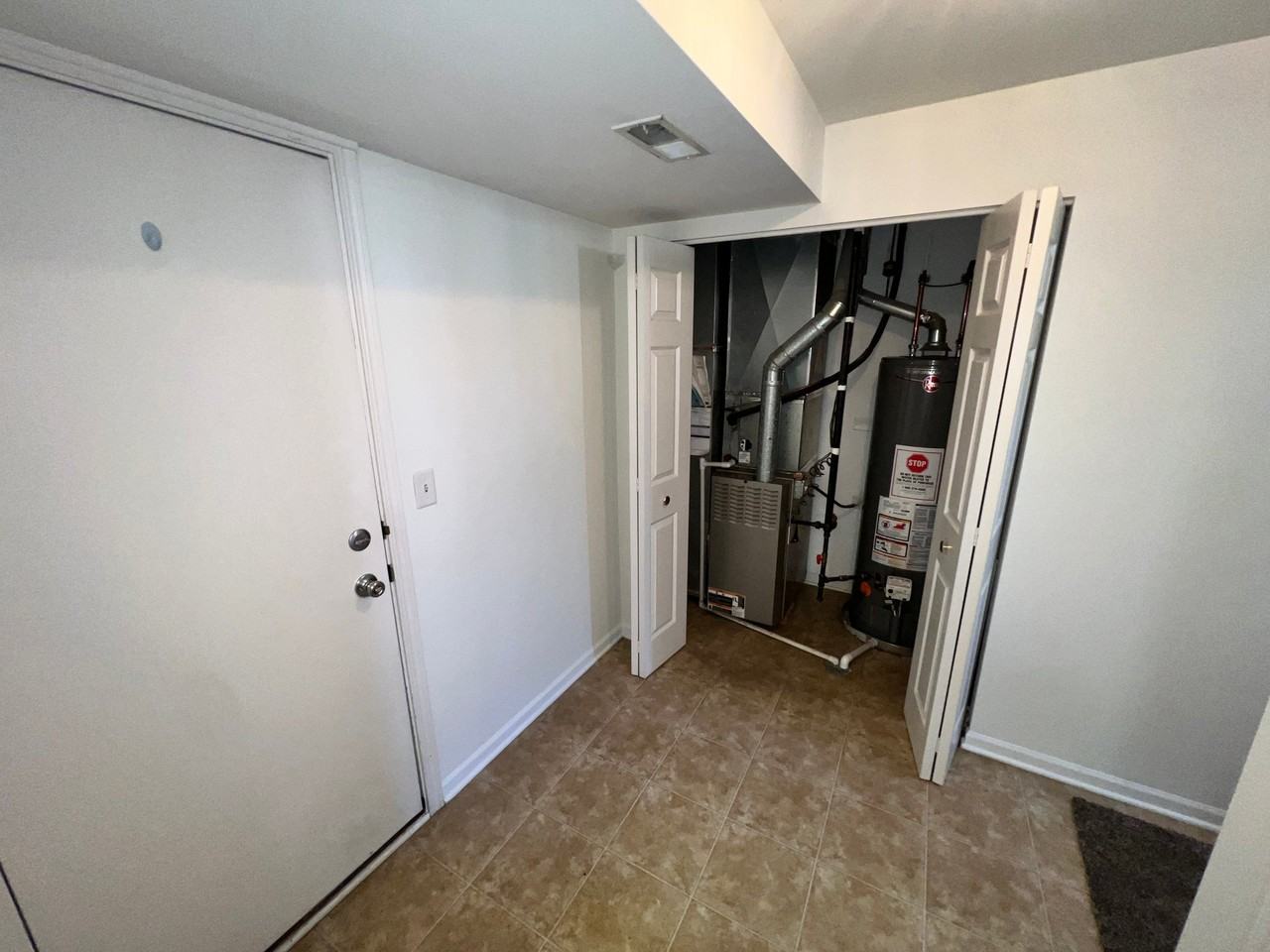 806 Lewisburg Ln - Photo 4 of 20