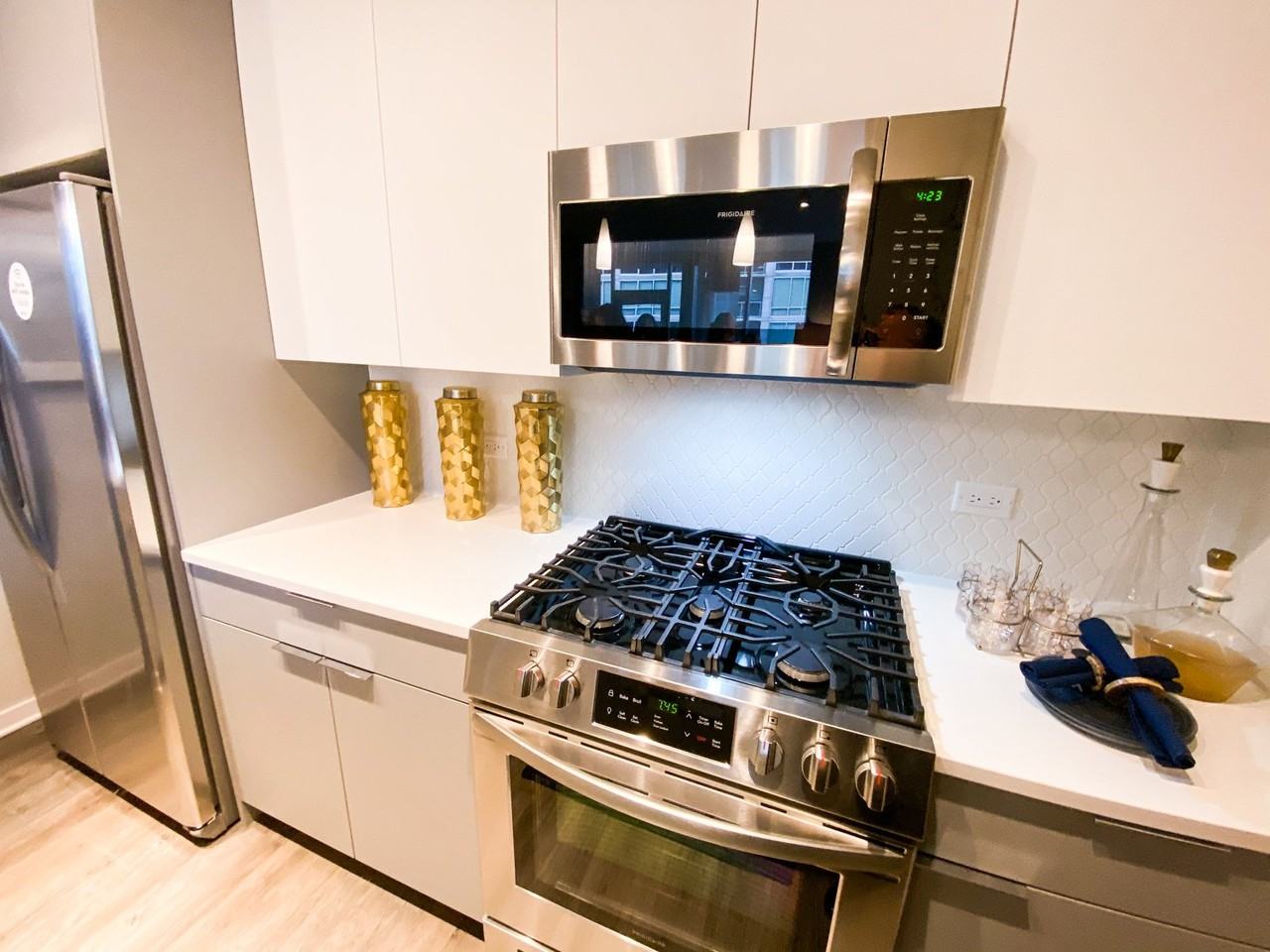 205 W Harrison St - Photo 2 of 10