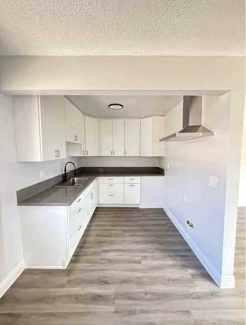1225 W 90th St - Photo 6 of 10