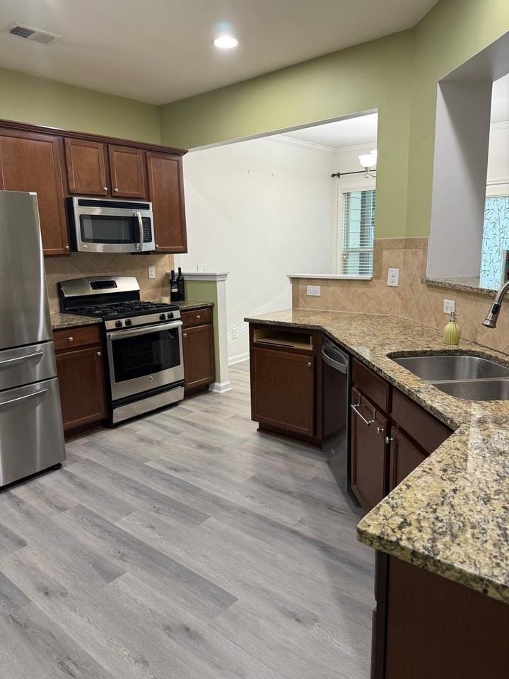 2124 Greencrest Cir - Photo 4 of 20