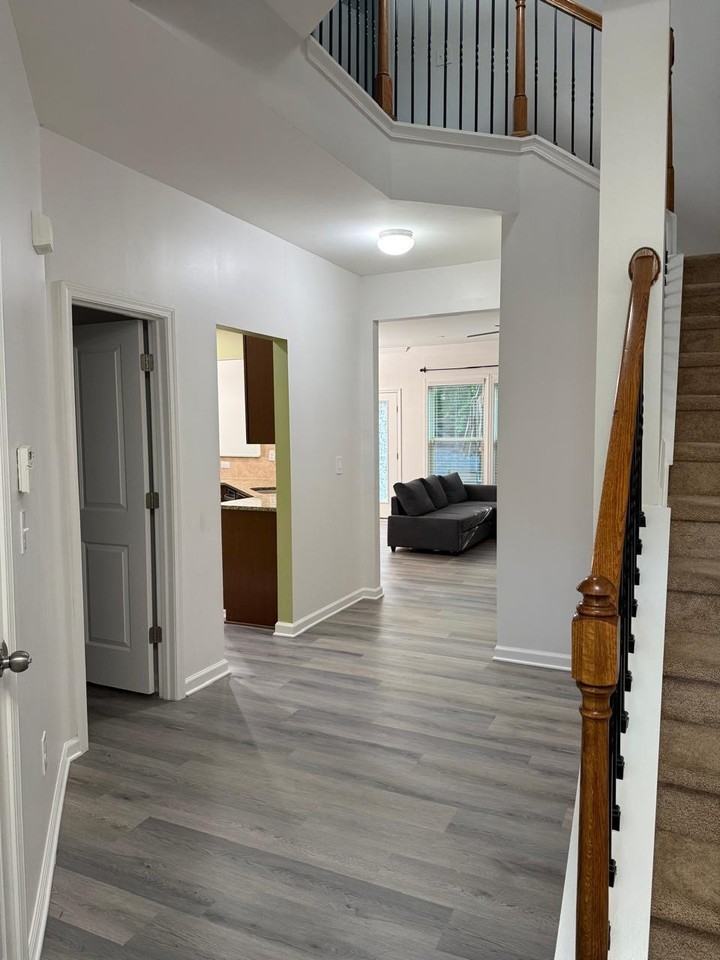 2124 Greencrest Cir - Photo 5 of 20