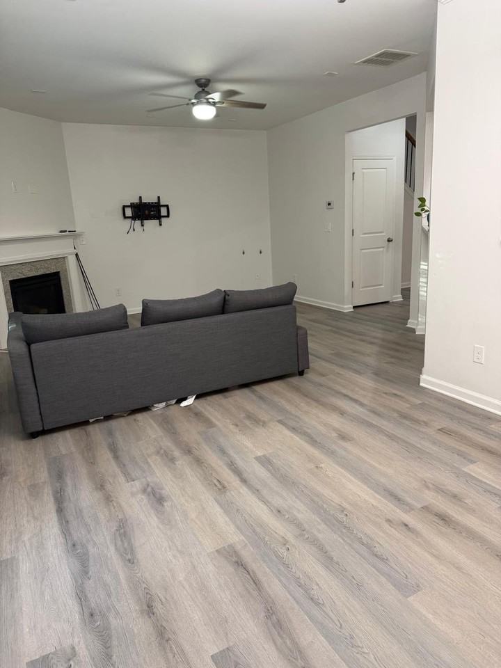 2124 Greencrest Cir - Photo 7 of 20