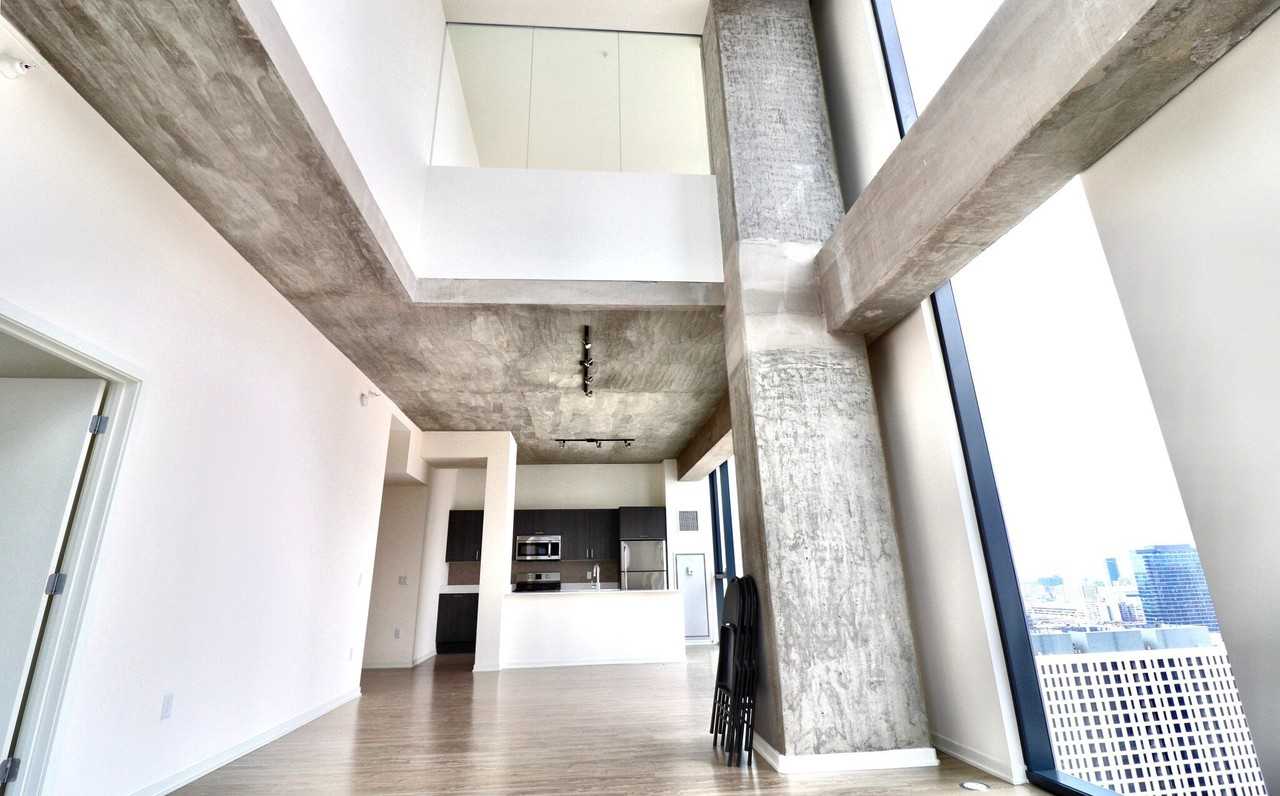 1323 S Wabash Ave - Photo 2 of 20