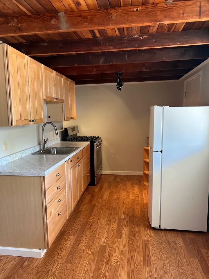 75 Willow Dr - Photo 5 of 10