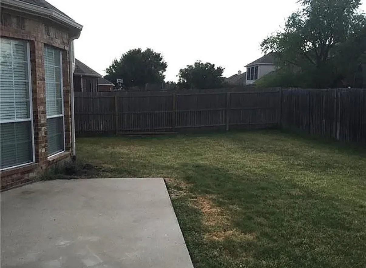 2525 Persimmon Dr - Photo 2 of 19