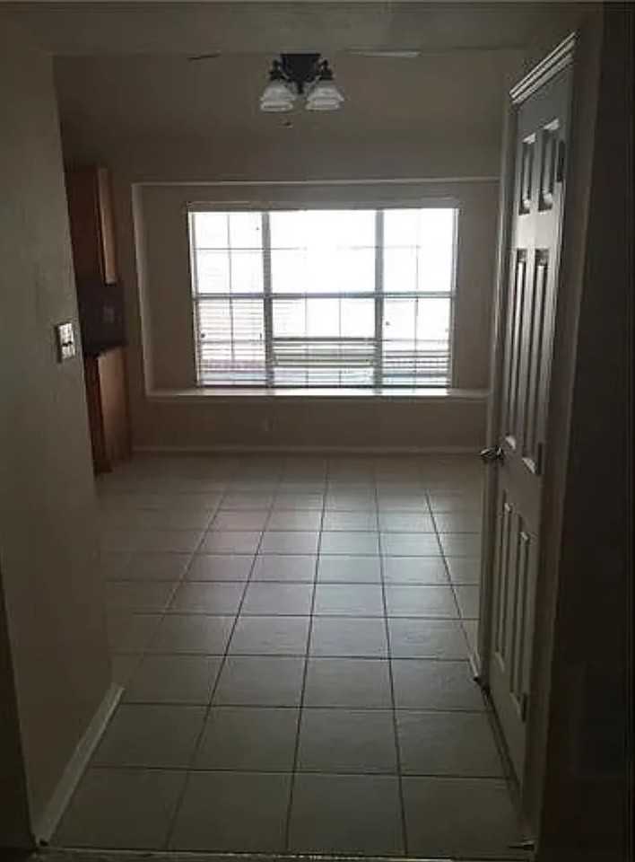 2525 Persimmon Dr - Photo 5 of 19