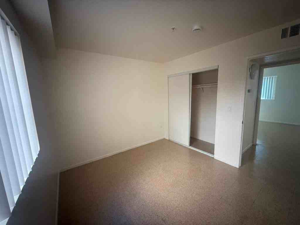 716 S Carondelet St - Photo 6 of 12