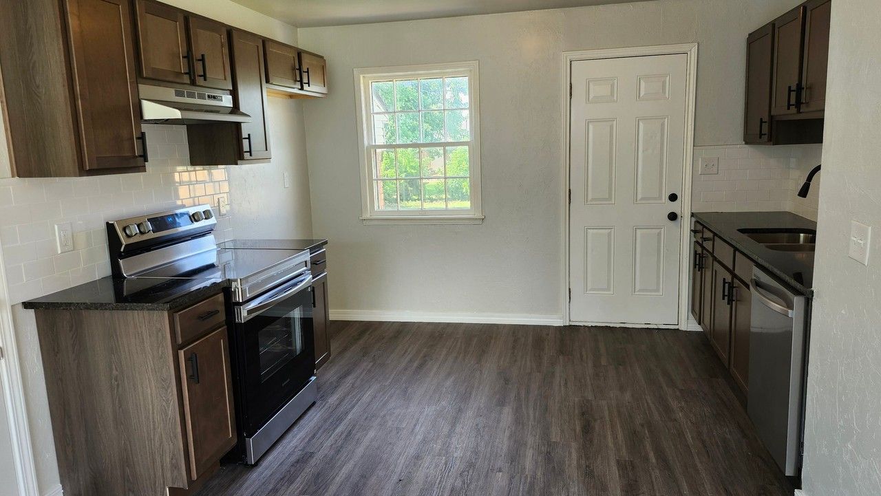 1833 Westchester Dr - Photo 2 of 12