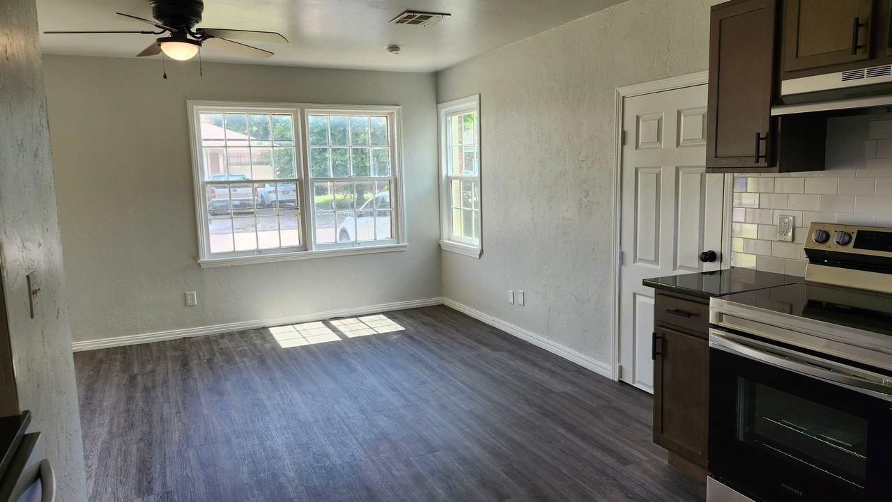 1833 Westchester Dr - Photo 4 of 12