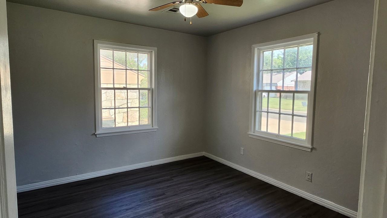 1833 Westchester Dr - Photo 6 of 12