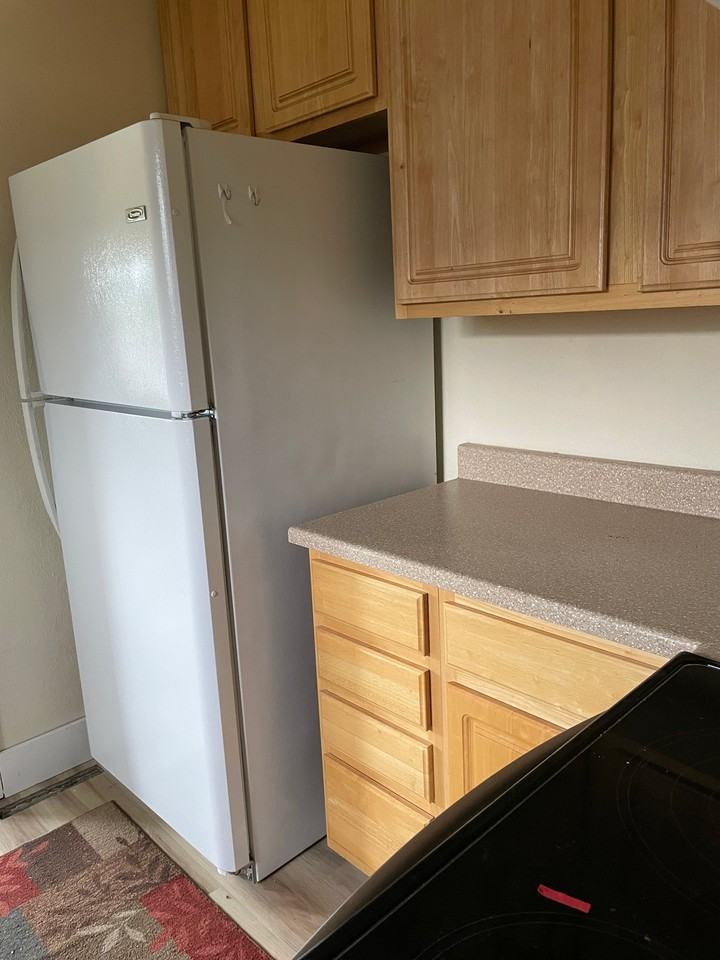 104 E Walnut St - Photo 3 of 6