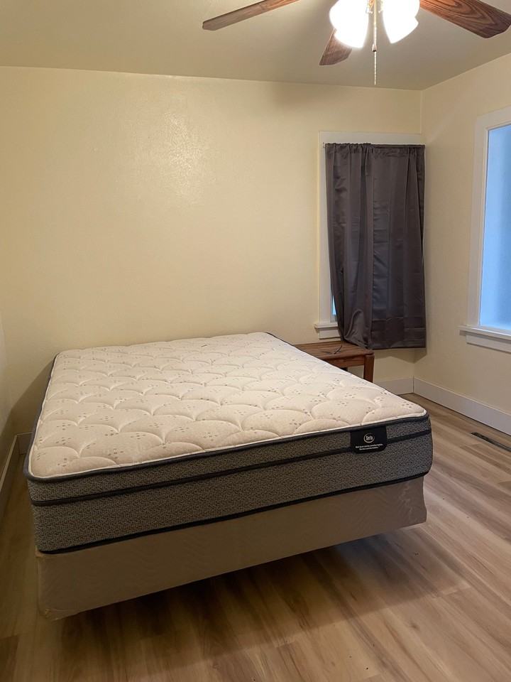 104 E Walnut St - Photo 4 of 6