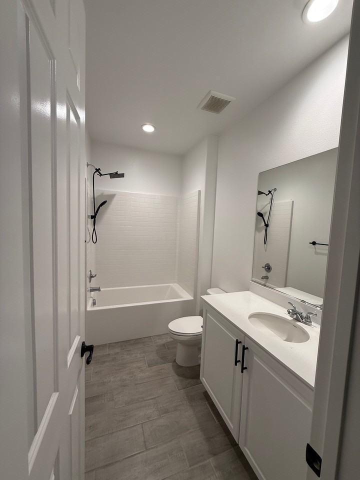 2543 Wild Rose St - Photo 2 of 5