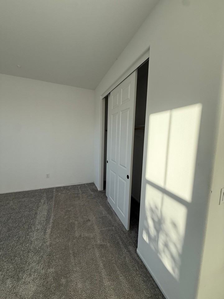 2543 Wild Rose St - Photo 3 of 5