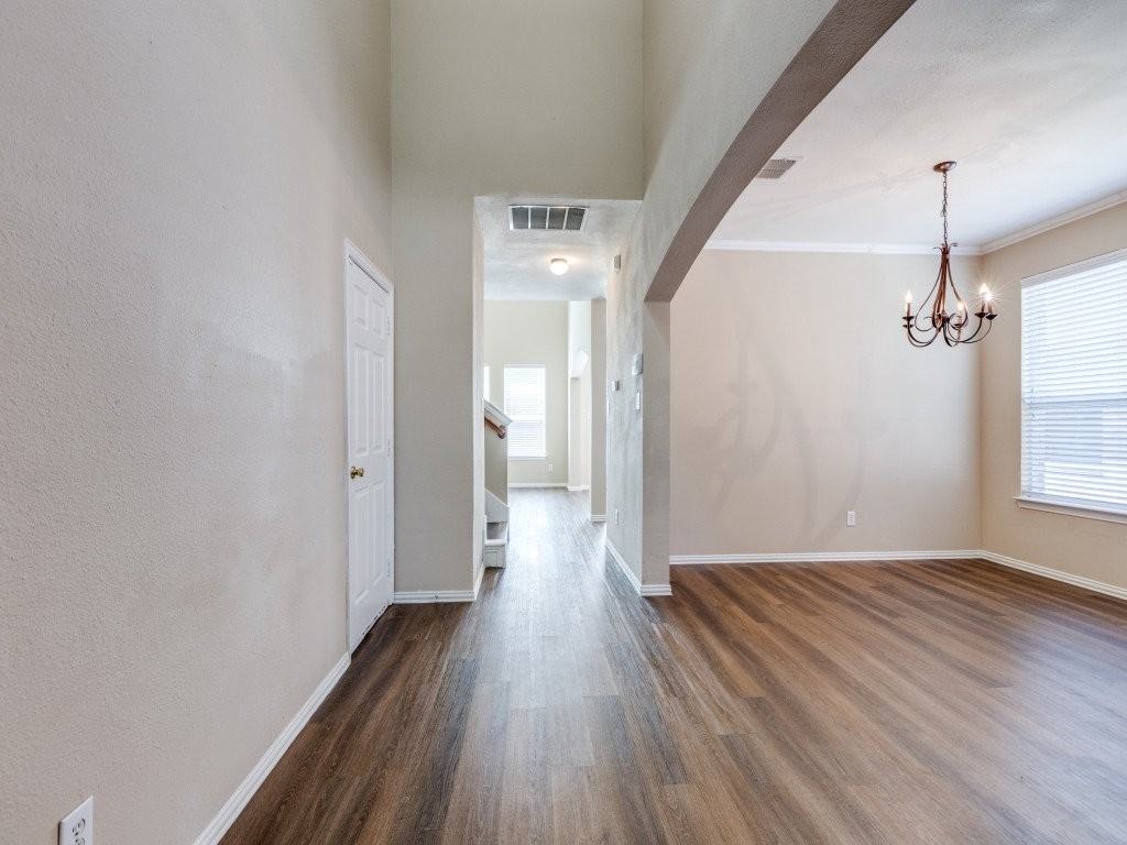 3808 Oakhurst Ln - Photo 2 of 20