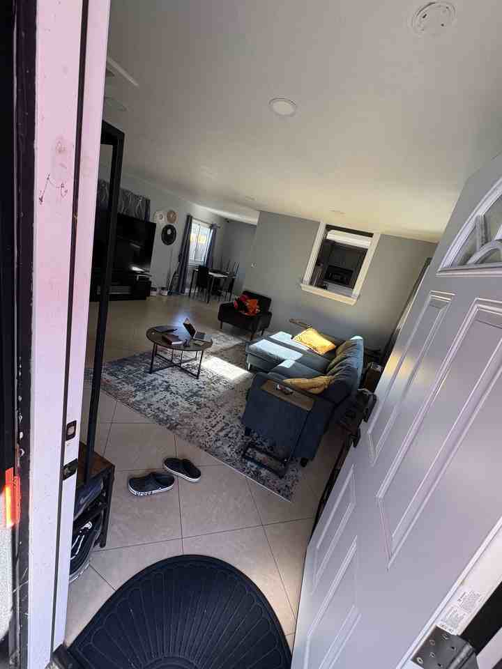 2122 Florida Ave - Photo 2 of 14