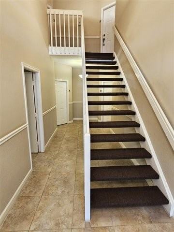 5770 Coach House Cir - Photo 4 of 8