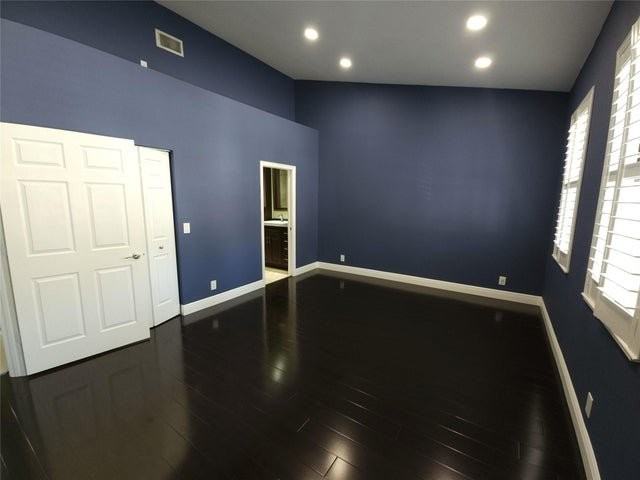 5770 Coach House Cir - Photo 7 of 8