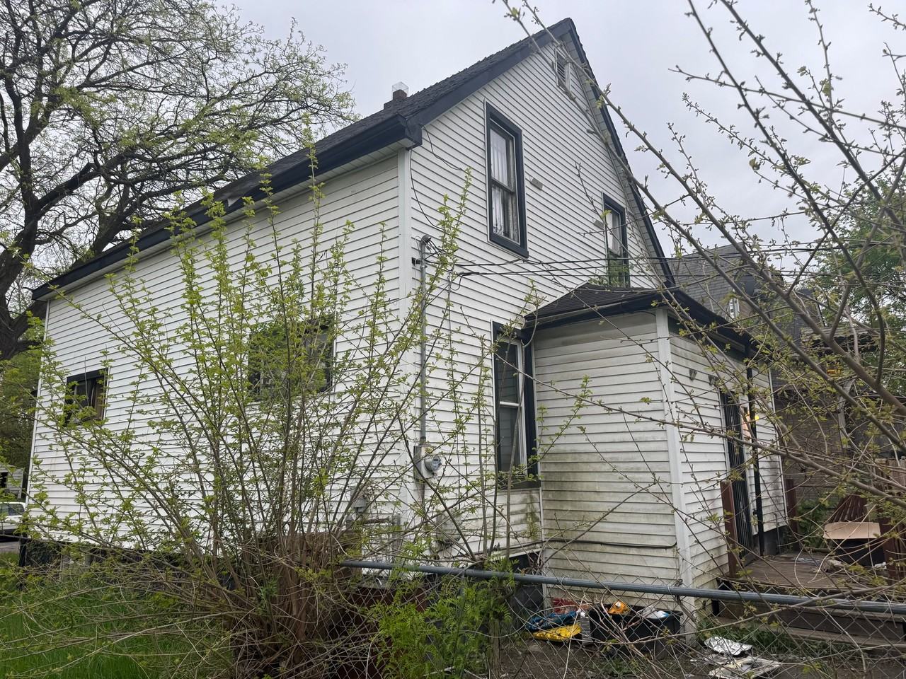 376 Highland St - Photo 3 of 19
