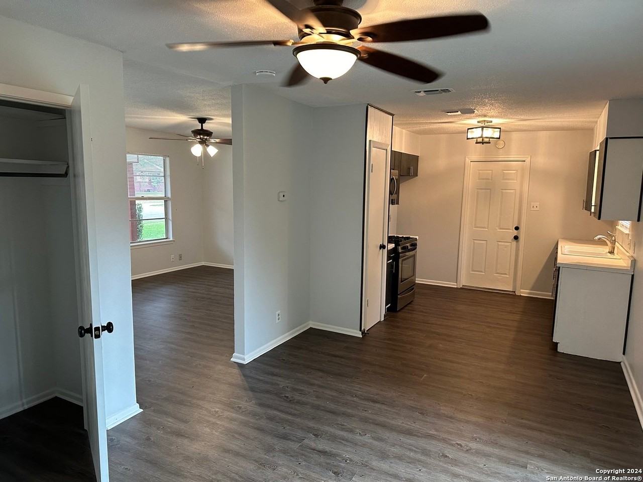 7211 Westglade Dr - Photo 3 of 20