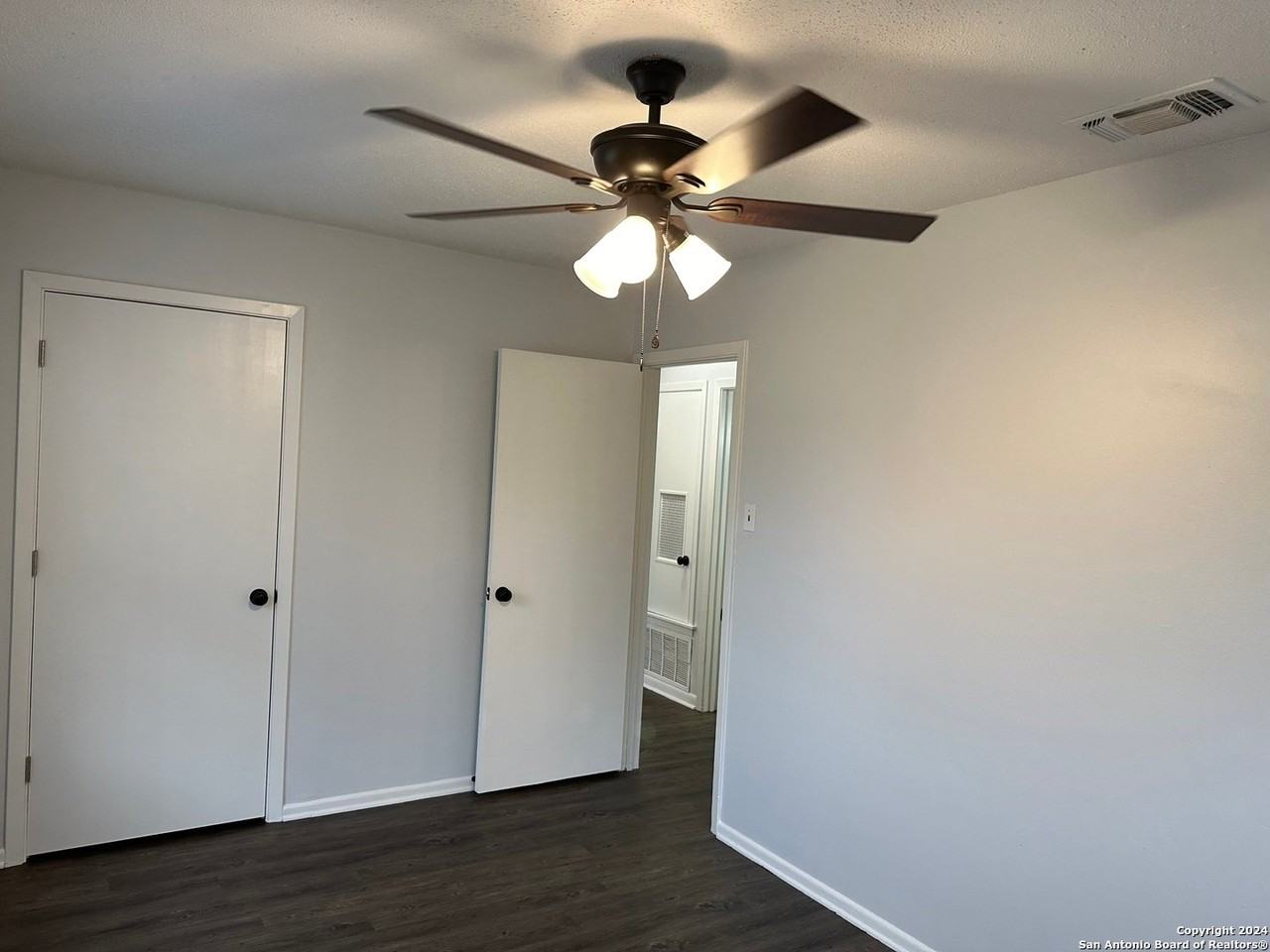 7211 Westglade Dr - Photo 6 of 20