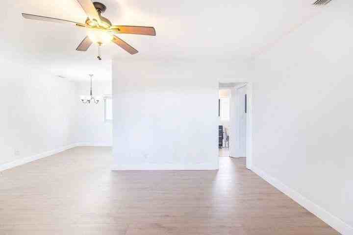 426 Ne 7th Ave Apt 2b - Photo 3 of 8