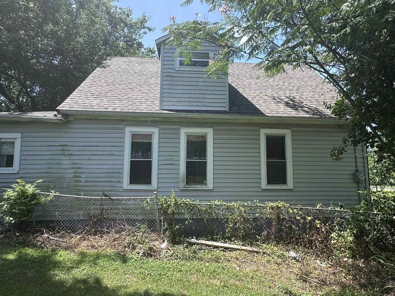 3912 Beachwood Ave - Photo 2 of 20
