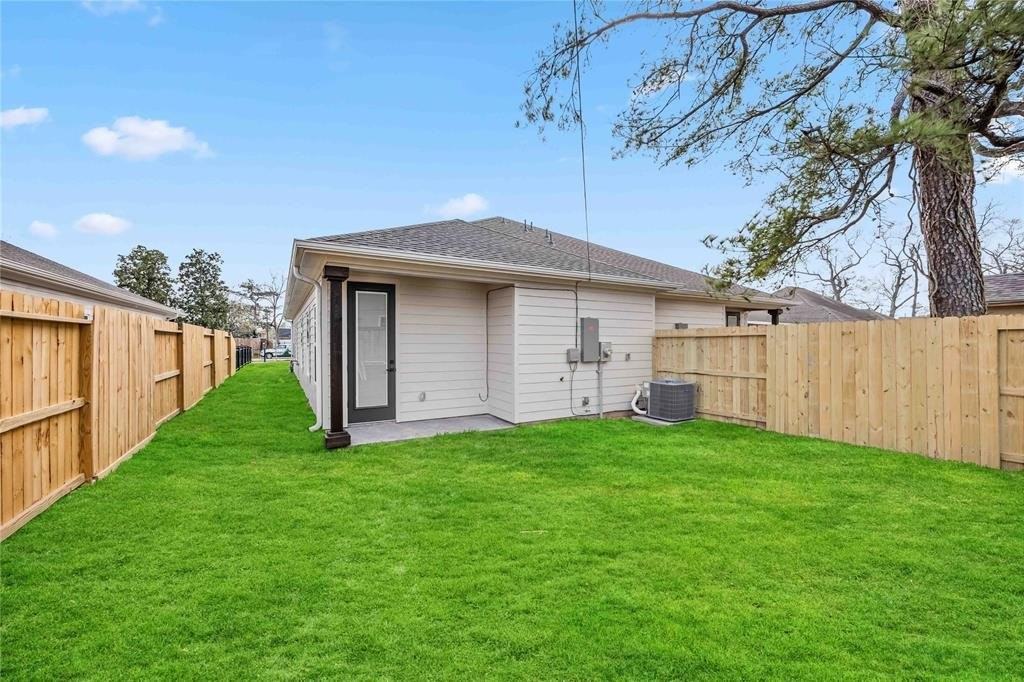 2446 Carmel St #B - Photo 3 of 10