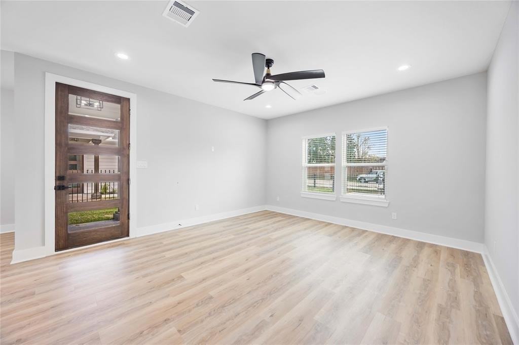 2446 Carmel St #B - Photo 4 of 10