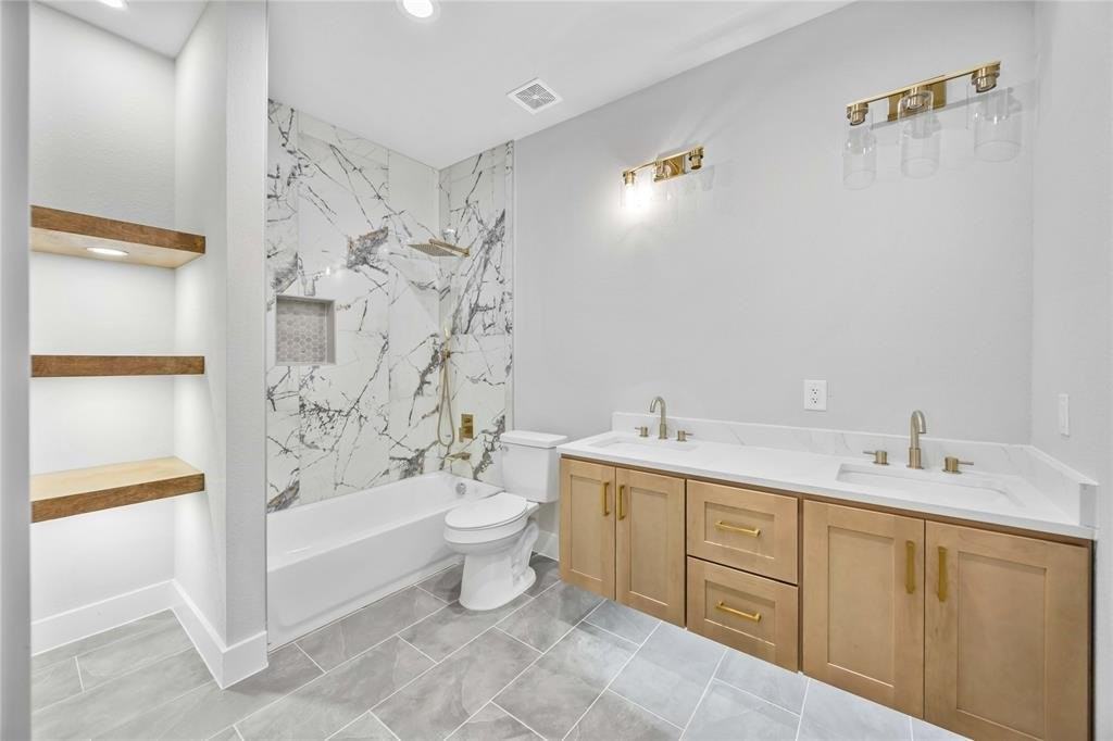 2446 Carmel St #B - Photo 7 of 10