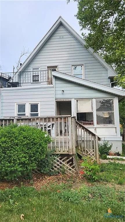 705 Clark St - Photo 2 of 8