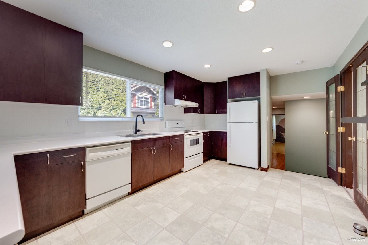 5191 Chetwynd Avenue - Photo 2 of 36